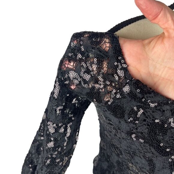 City Triangles sequins cropped cold shoulder black top w bell sleeves sz 5 - Picture 4 of 12